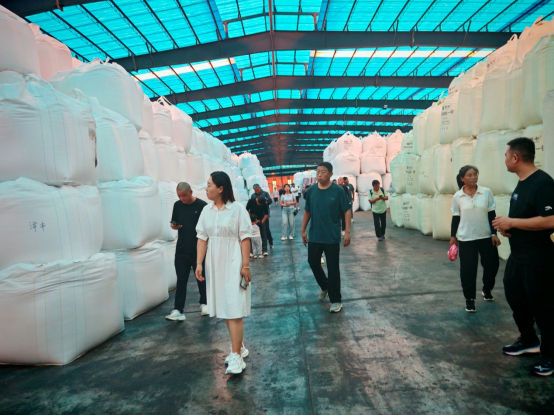 濮陽(yáng)客戶(hù)到地豐公司參觀(guān)考察